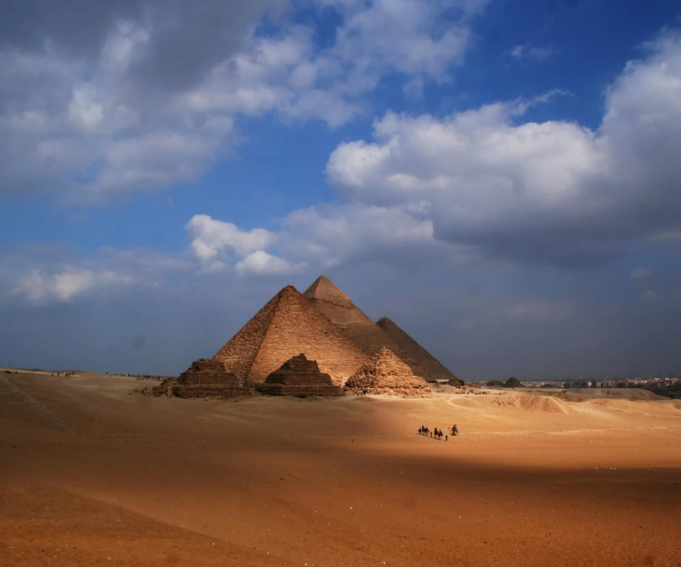 10 day Egypt discovery tour featuring Cairo, Nile cruises, ancient temples and historic landmarks
