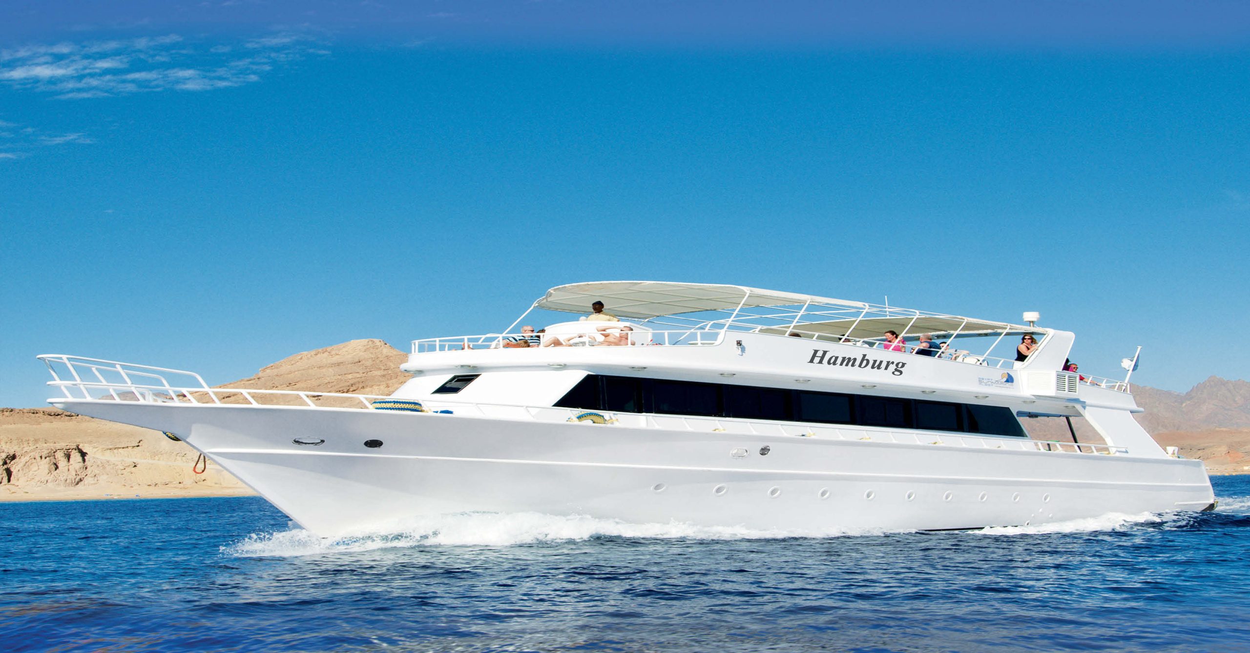 Classic boat trip in Hurghada with snorkeling and buffet lunch on the Red Sea.