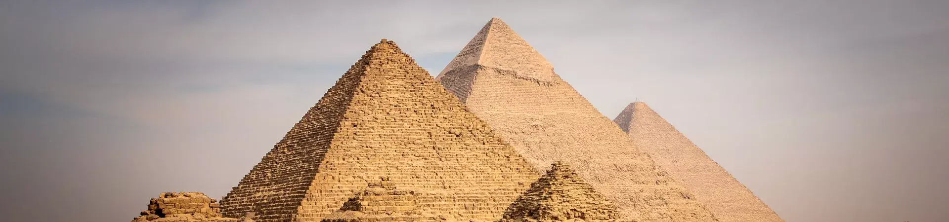 Premium Luxury vs Budget Travel in Egypt Comparison Guide - MSM Travel Egypt