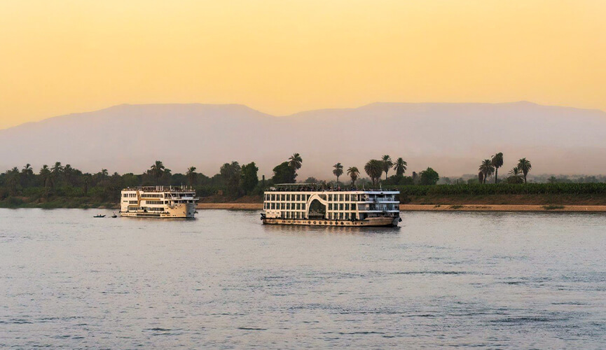 Comparison between a luxury Nile cruise ship sailing on the river and private land tours in Egypt